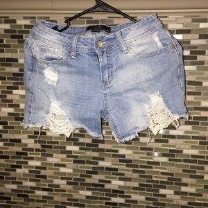 Women’s Size 4 Cato shorts with Lace Pockets